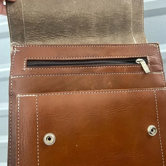New Classic Brown Leather Men's messenger Bag - Picture 4 of 5